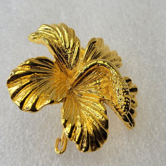 Large Gold Plated Hibiscus Brooch Pin - Picture 2 of 10